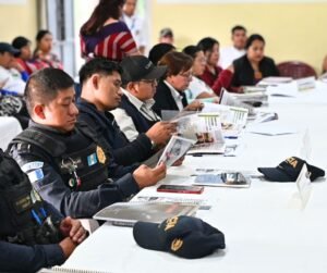 Entrega de la revista "Información para todos"