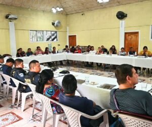 Entrega de la revista "Información para todos"
